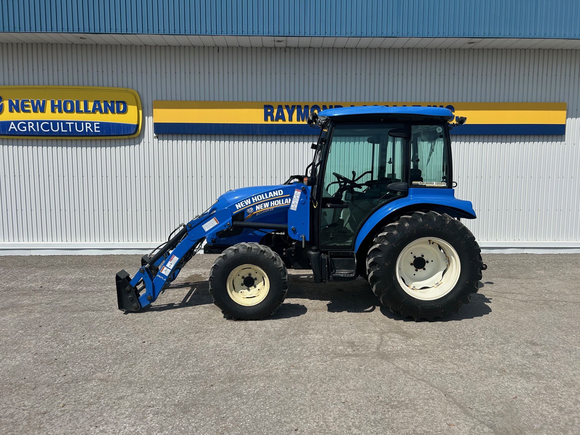 NEW HOLLAND BOOMER 55