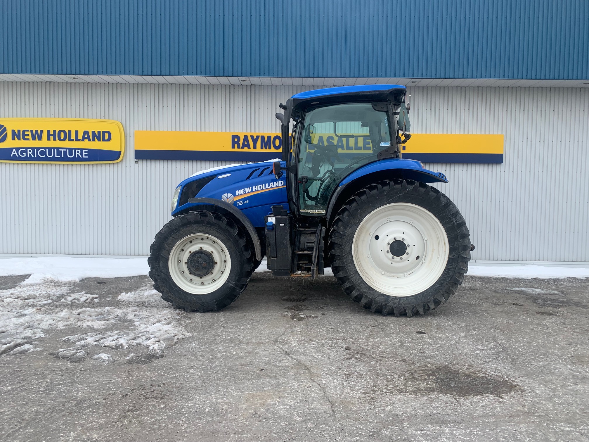 NEW HOLLAND T6-145